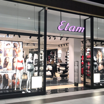Ajaccio-Centre-commercal-Auchan-Atrium-Etam