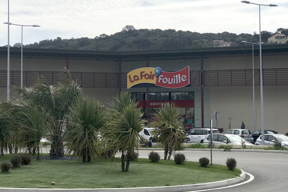 Ajaccio-Retail-Auchan-Atrium-Foir-Fouille