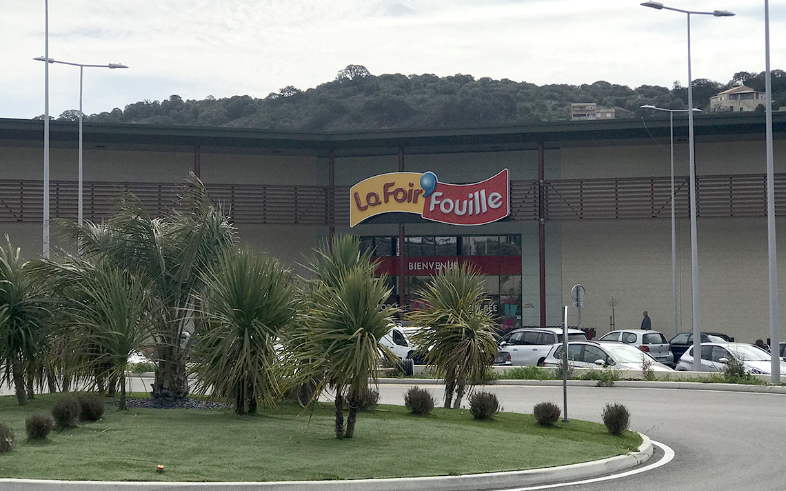 Ajaccio-Retail-Auchan-Atrium-Foir-Fouille