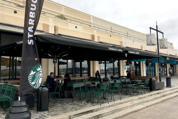 Bordeaux-Centre-commercial-Bordeau-Village-Starbucks